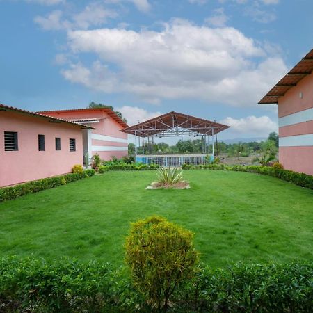 Hotel Mahalakshmi Agro Tourism à Poinad Extérieur photo