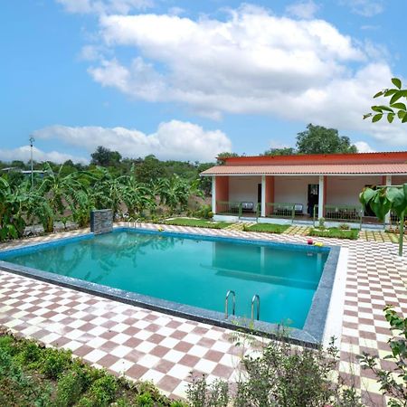 Hotel Mahalakshmi Agro Tourism à Poinad Extérieur photo