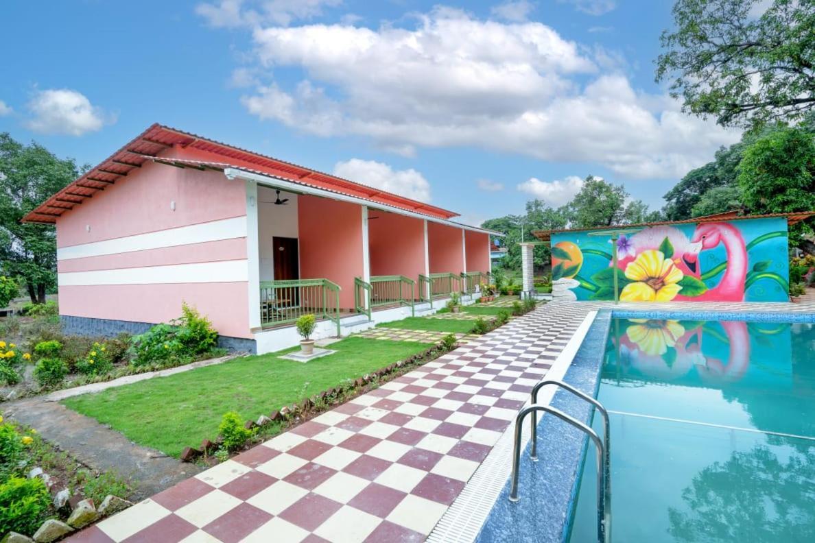 Hotel Mahalakshmi Agro Tourism à Poinad Extérieur photo