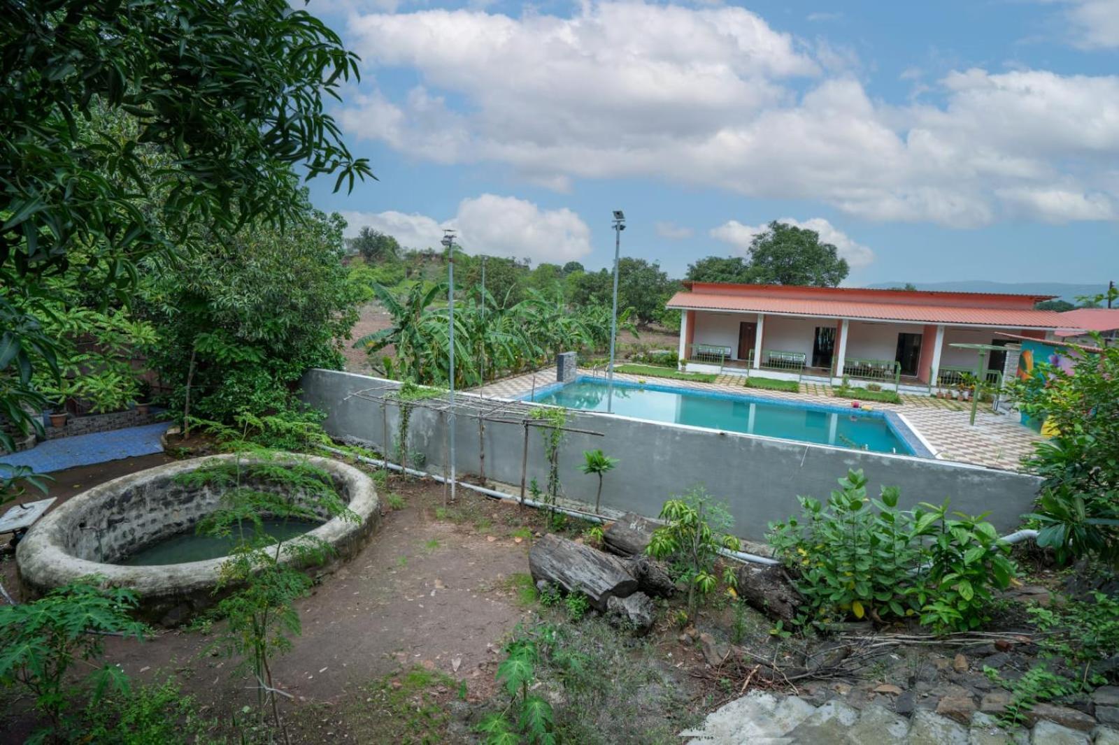 Hotel Mahalakshmi Agro Tourism à Poinad Extérieur photo