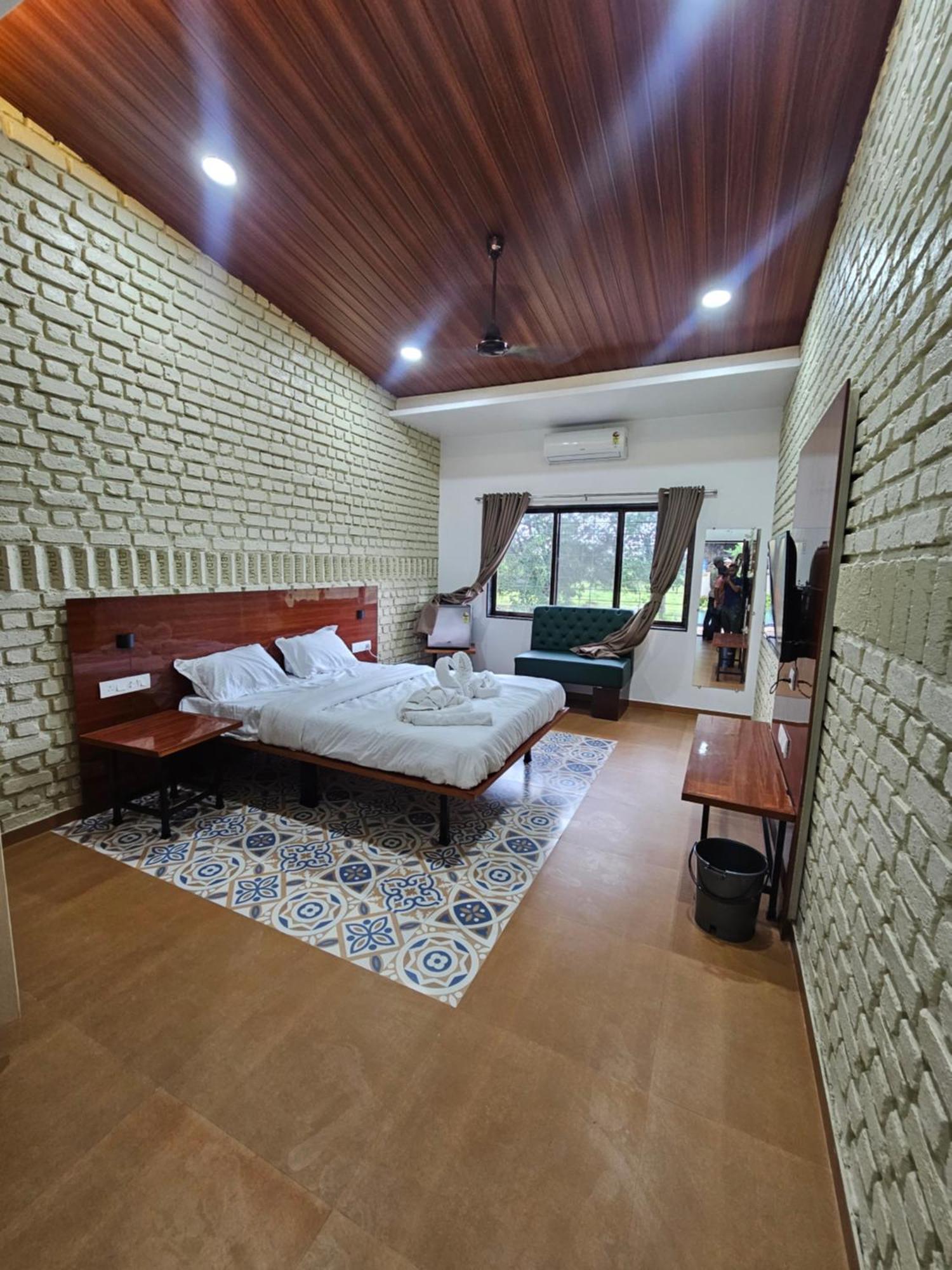 Hotel Mahalakshmi Agro Tourism à Poinad Extérieur photo