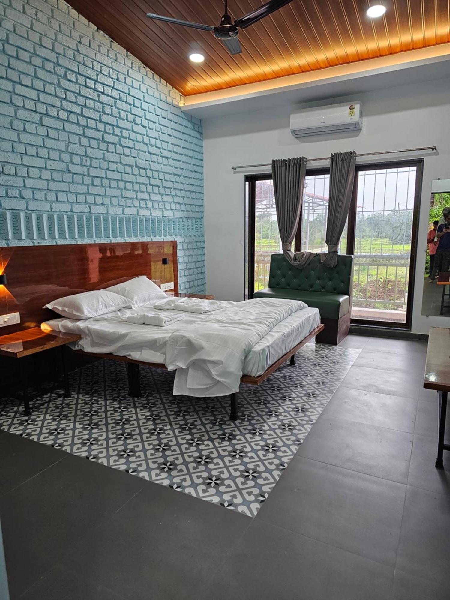 Hotel Mahalakshmi Agro Tourism à Poinad Extérieur photo